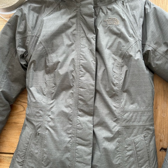 The North Face Women’s parka - Picture 4 of 7